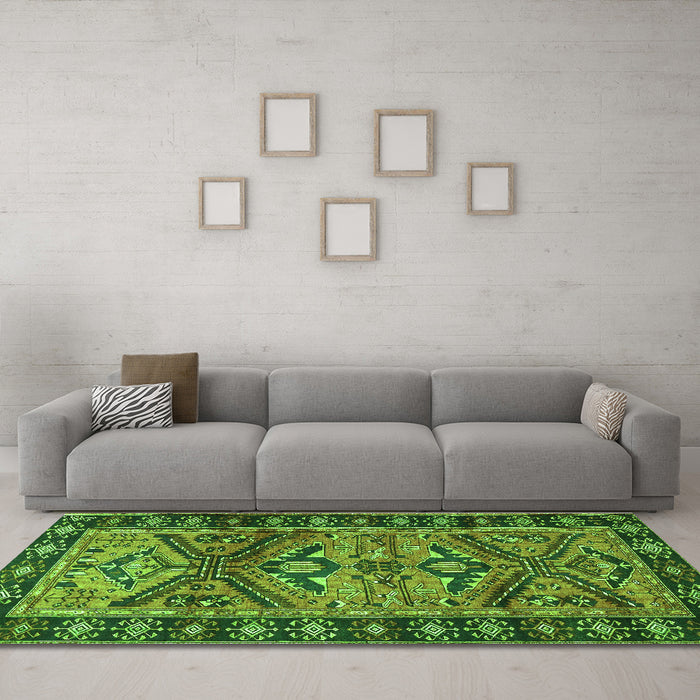 Machine Washable Persian Green Traditional Area Rugs in a Living Room,, wshtr4241grn