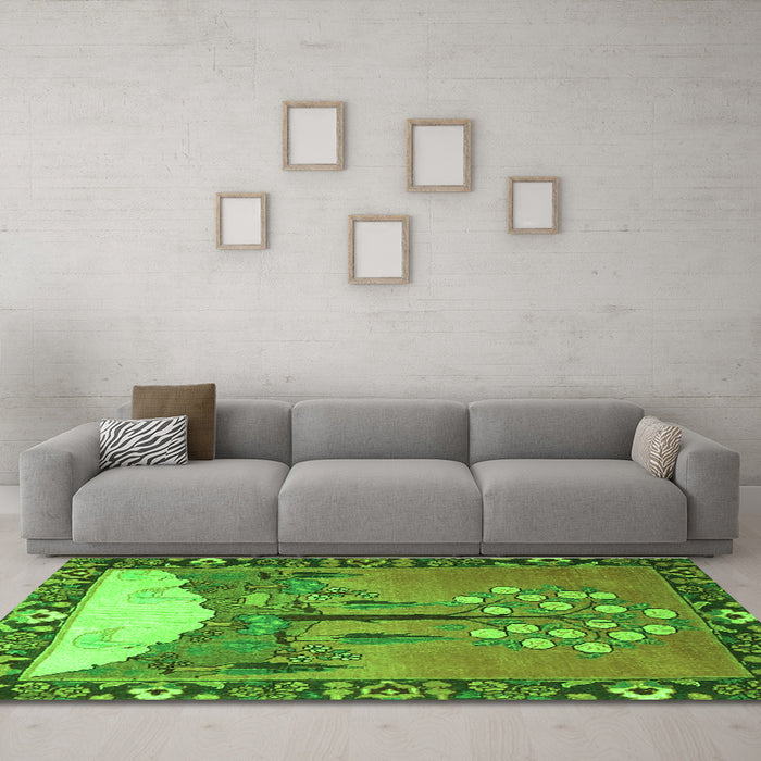 Machine Washable Animal Green Traditional Area Rugs in a Living Room,, wshtr4243grn