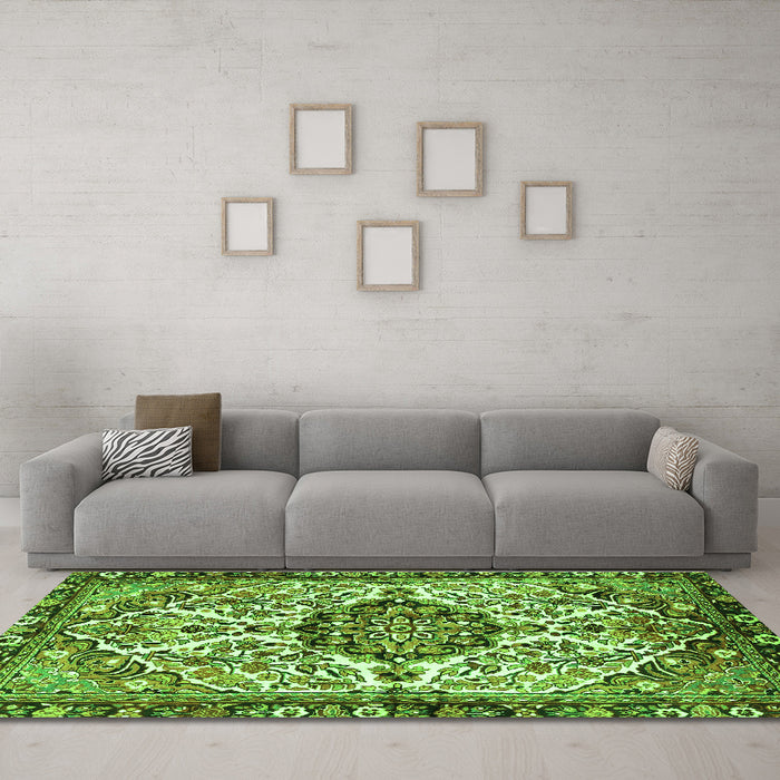 Machine Washable Persian Green Traditional Area Rugs in a Living Room,, wshtr4245grn