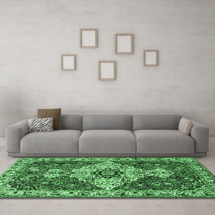 Machine Washable Persian Emerald Green Traditional Area Rugs in a Living Room,, wshtr4246emgrn