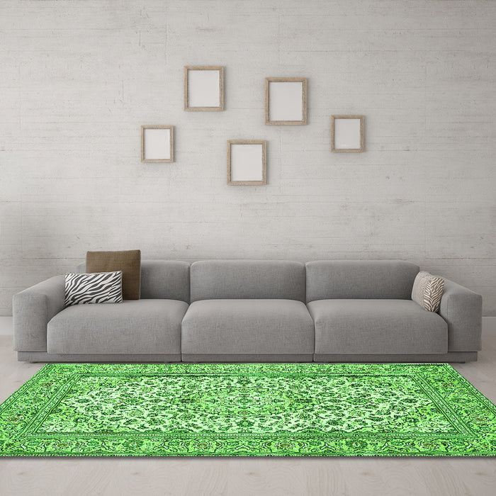 Machine Washable Medallion Green Traditional Area Rugs in a Living Room,, wshtr424grn