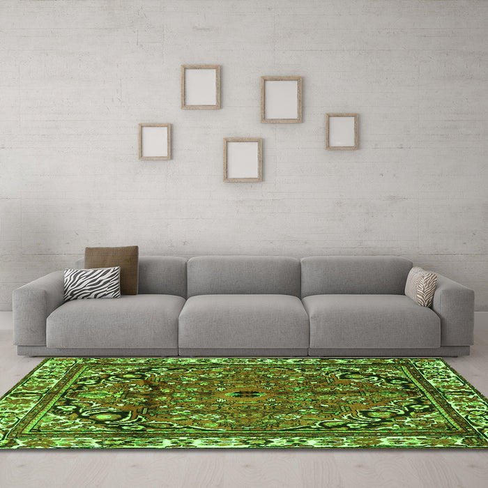 Machine Washable Persian Green Traditional Area Rugs in a Living Room,, wshtr4251grn