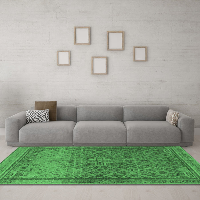 Machine Washable Persian Emerald Green Traditional Area Rugs in a Living Room,, wshtr4253emgrn