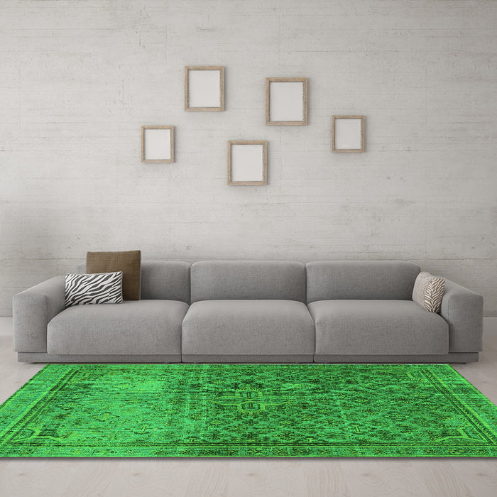 Machine Washable Persian Green Traditional Area Rugs in a Living Room,, wshtr4253grn