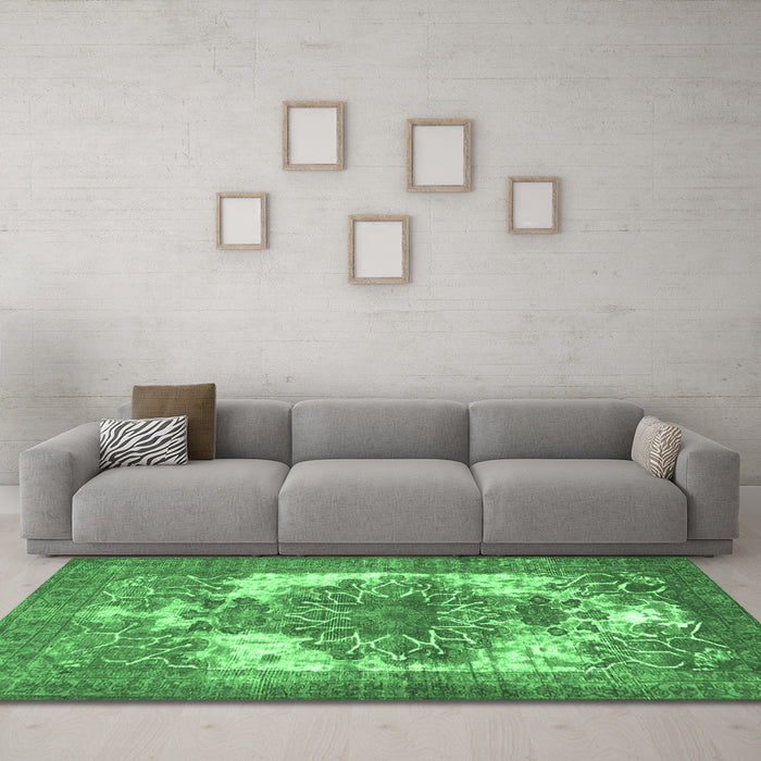 Machine Washable Persian Emerald Green Traditional Area Rugs in a Living Room,, wshtr4255emgrn