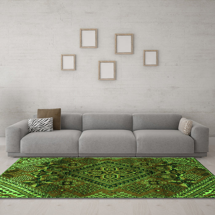 Machine Washable Persian Green Traditional Area Rugs in a Living Room,, wshtr4256grn