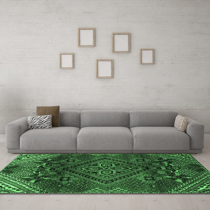 Machine Washable Persian Emerald Green Traditional Area Rugs in a Living Room,, wshtr4256emgrn