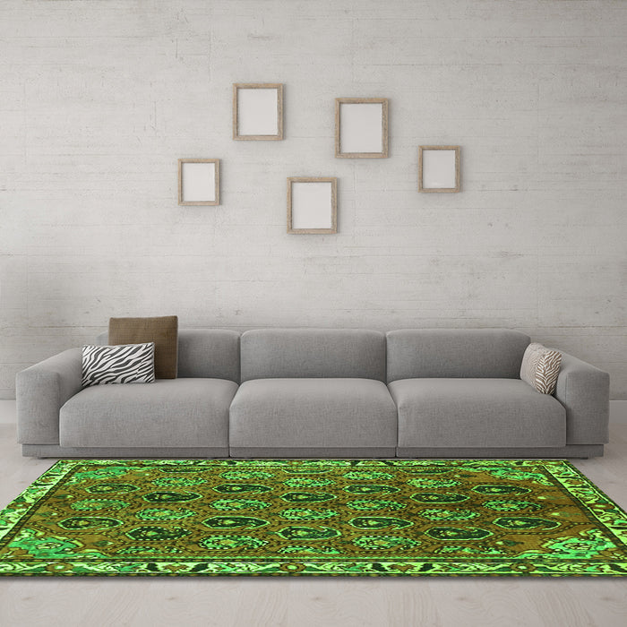Machine Washable Persian Green Traditional Area Rugs in a Living Room,, wshtr4258grn