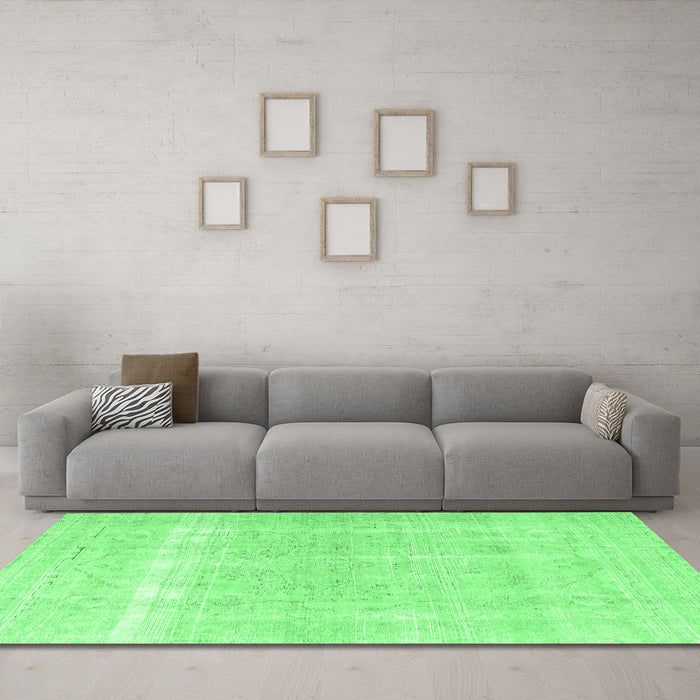 Machine Washable Persian Emerald Green Traditional Area Rugs in a Living Room,, wshtr4259emgrn