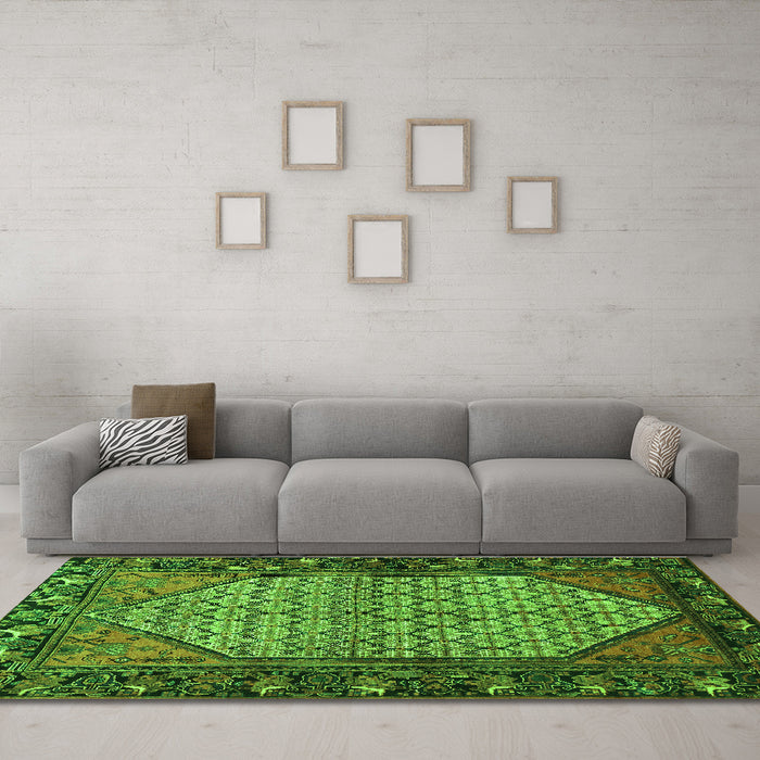 Machine Washable Persian Green Traditional Area Rugs in a Living Room,, wshtr425grn