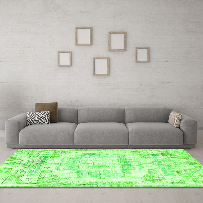 Machine Washable Persian Green Traditional Area Rugs in a Living Room,, wshtr4260grn