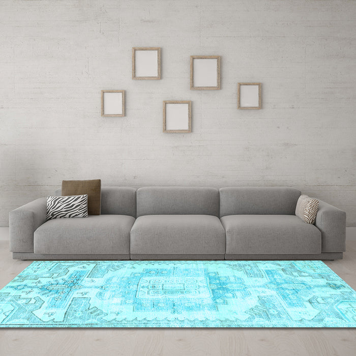 Machine Washable Persian Light Blue Traditional Rug in a Living Room, wshtr4260lblu
