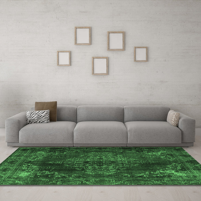 Machine Washable Persian Emerald Green Traditional Area Rugs in a Living Room,, wshtr4263emgrn