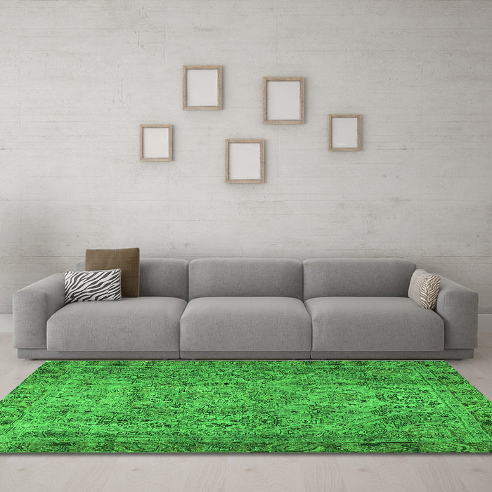 Machine Washable Persian Green Traditional Area Rugs in a Living Room,, wshtr4266grn