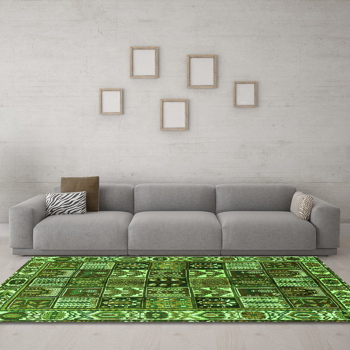 Machine Washable Persian Green Traditional Area Rugs in a Living Room,, wshtr426grn