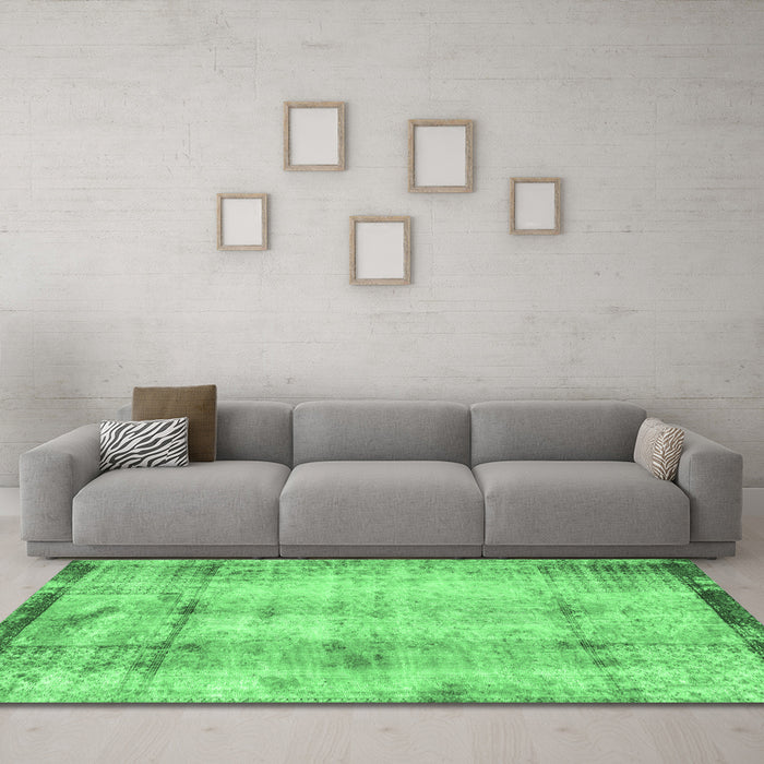 Machine Washable Persian Emerald Green Traditional Area Rugs in a Living Room,, wshtr4271emgrn