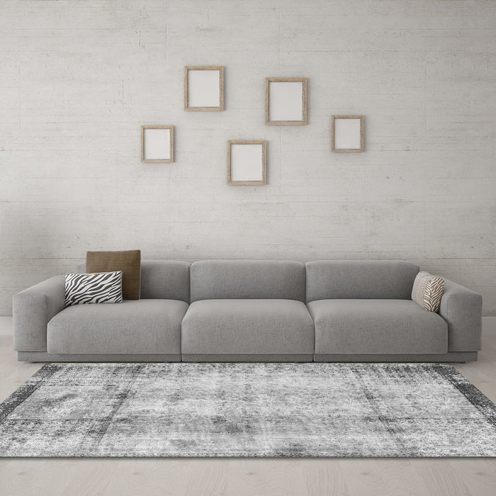 Machine Washable Persian Gray Traditional Rug in a Living Room,, wshtr4271gry