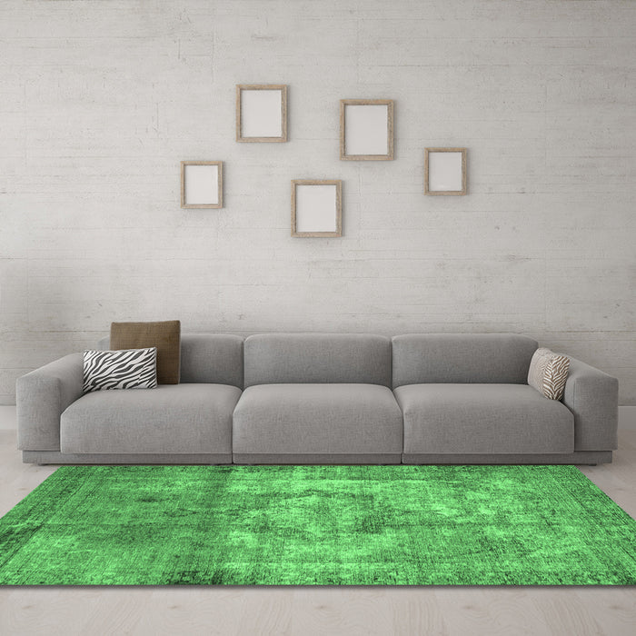 Machine Washable Persian Emerald Green Traditional Area Rugs in a Living Room,, wshtr4272emgrn