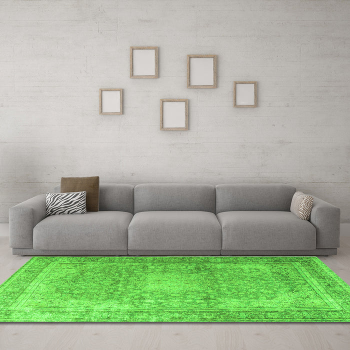 Machine Washable Persian Green Traditional Area Rugs in a Living Room,, wshtr4273grn