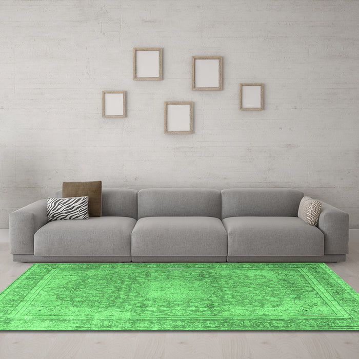 Machine Washable Persian Emerald Green Traditional Area Rugs in a Living Room,, wshtr4273emgrn