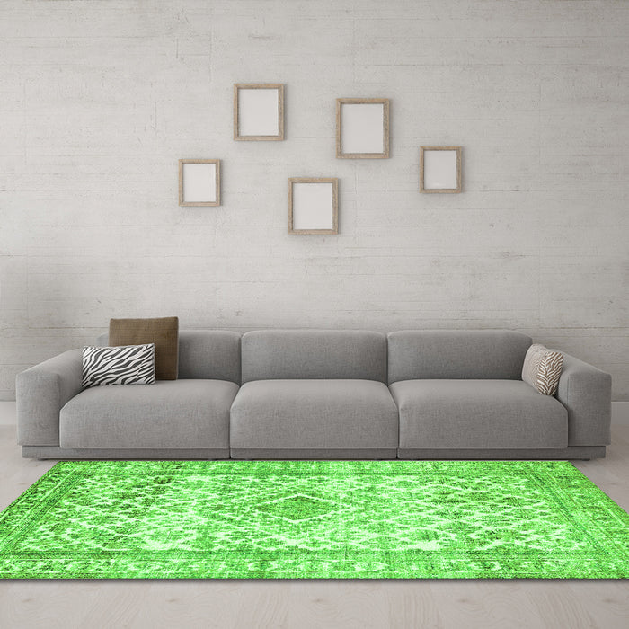Machine Washable Persian Green Traditional Area Rugs in a Living Room,, wshtr4275grn