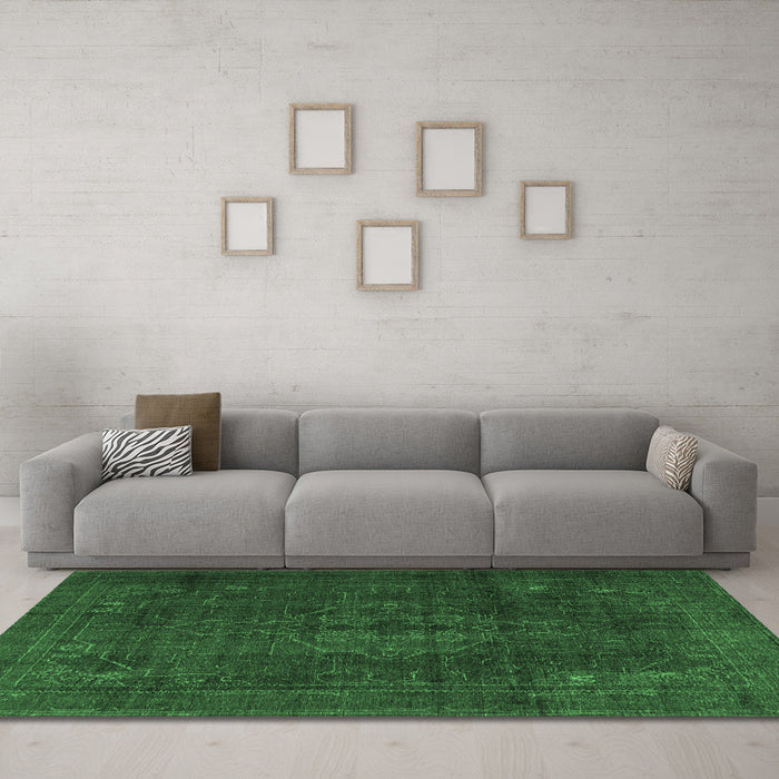 Machine Washable Persian Emerald Green Traditional Area Rugs in a Living Room,, wshtr4277emgrn