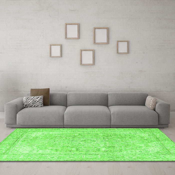 Machine Washable Persian Green Traditional Area Rugs in a Living Room,, wshtr4278grn