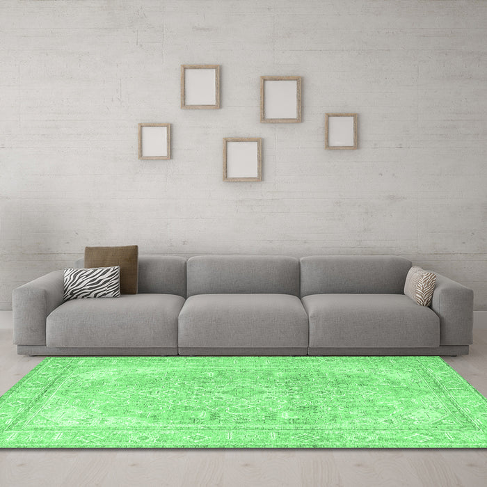 Machine Washable Persian Emerald Green Traditional Area Rugs in a Living Room,, wshtr4278emgrn
