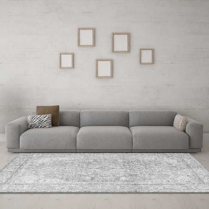 Machine Washable Persian Gray Traditional Rug in a Living Room,, wshtr4278gry