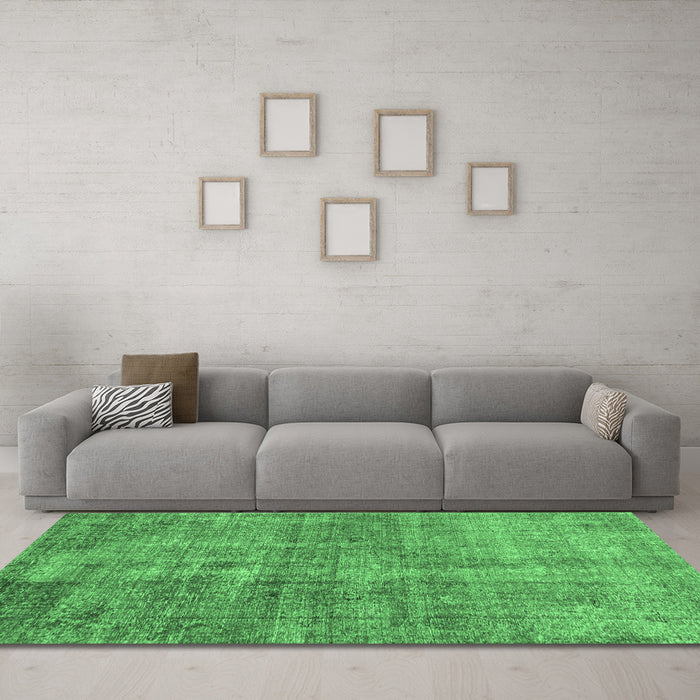 Machine Washable Persian Emerald Green Traditional Area Rugs in a Living Room,, wshtr4280emgrn