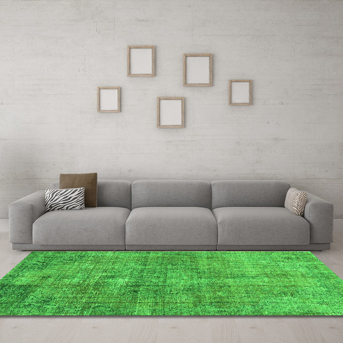 Machine Washable Persian Green Traditional Area Rugs in a Living Room,, wshtr4280grn