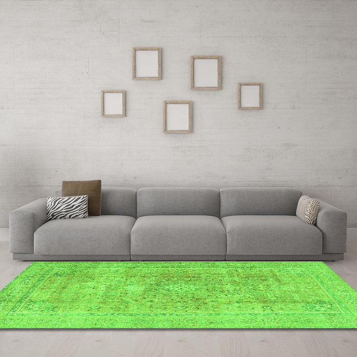 Machine Washable Persian Green Traditional Area Rugs in a Living Room,, wshtr4281grn
