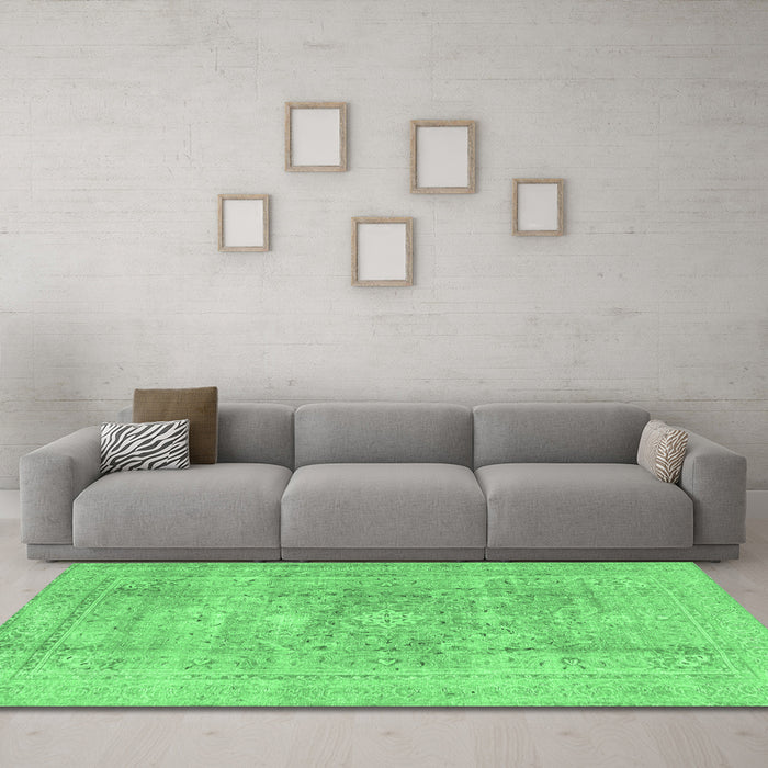 Machine Washable Persian Emerald Green Traditional Area Rugs in a Living Room,, wshtr4281emgrn