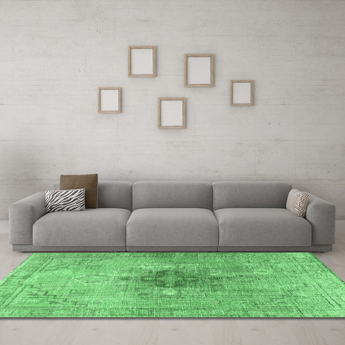Machine Washable Persian Emerald Green Traditional Area Rugs in a Living Room,, wshtr4283emgrn