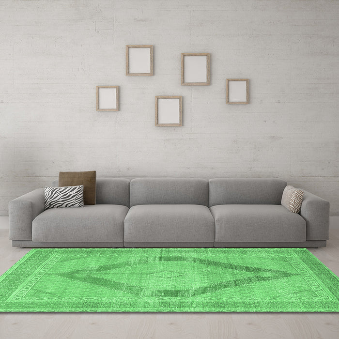 Machine Washable Persian Emerald Green Traditional Area Rugs in a Living Room,, wshtr4284emgrn
