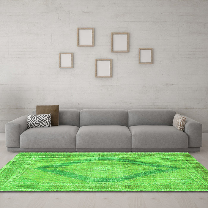 Machine Washable Persian Green Traditional Area Rugs in a Living Room,, wshtr4284grn