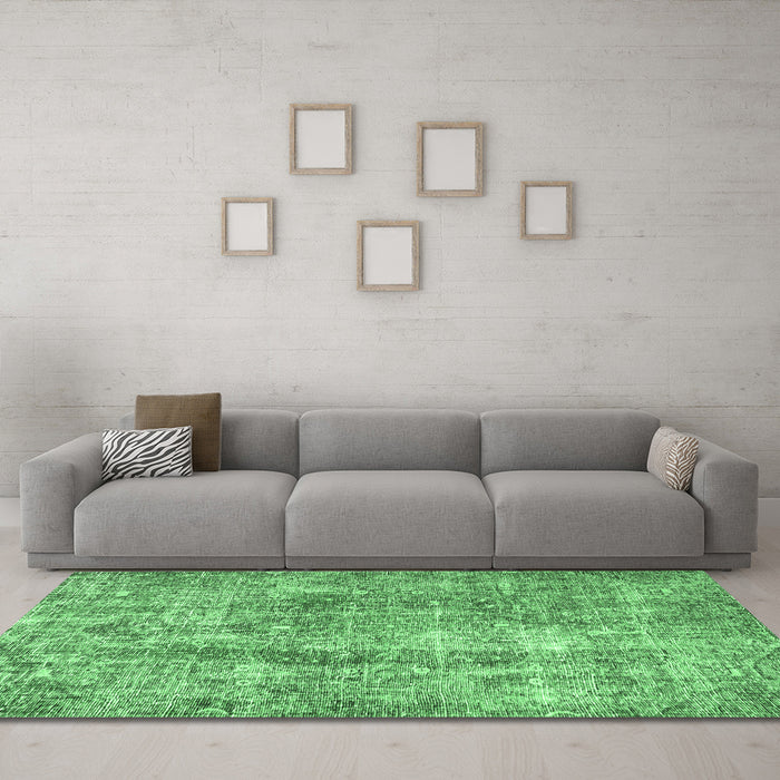 Machine Washable Persian Emerald Green Traditional Area Rugs in a Living Room,, wshtr4285emgrn
