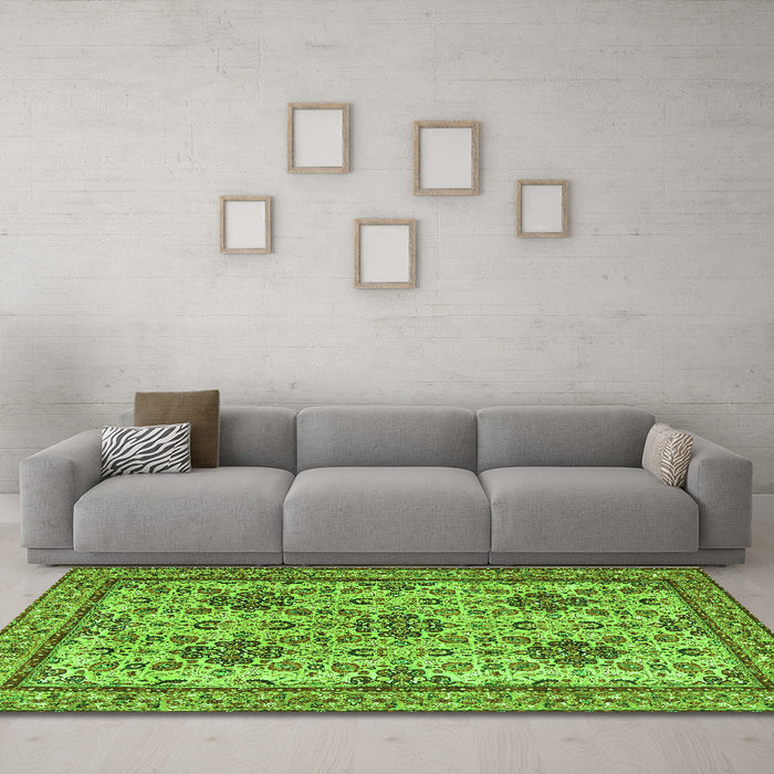 Machine Washable Persian Green Traditional Area Rugs in a Living Room,, wshtr4287grn