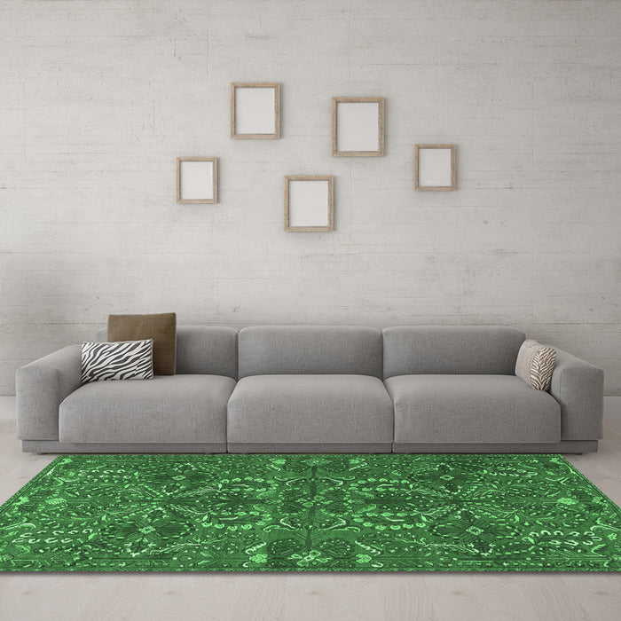 Machine Washable Persian Emerald Green Traditional Area Rugs in a Living Room,, wshtr4288emgrn