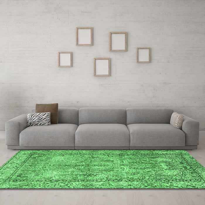 Machine Washable Persian Emerald Green Traditional Area Rugs in a Living Room,, wshtr4289emgrn