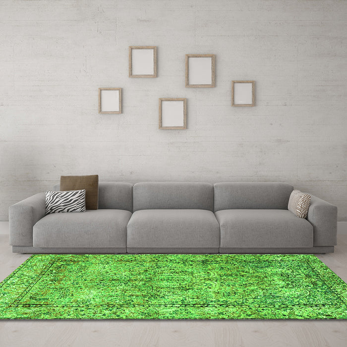 Machine Washable Persian Green Traditional Area Rugs in a Living Room,, wshtr4289grn