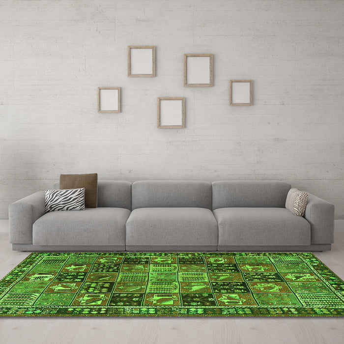 Machine Washable Persian Green Traditional Area Rugs in a Living Room,, wshtr4290grn