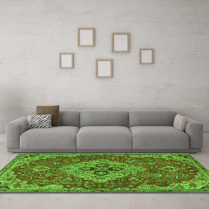 Machine Washable Persian Green Traditional Area Rugs in a Living Room,, wshtr4293grn