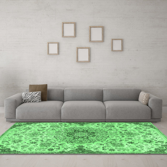Machine Washable Persian Emerald Green Traditional Area Rugs in a Living Room,, wshtr4294emgrn