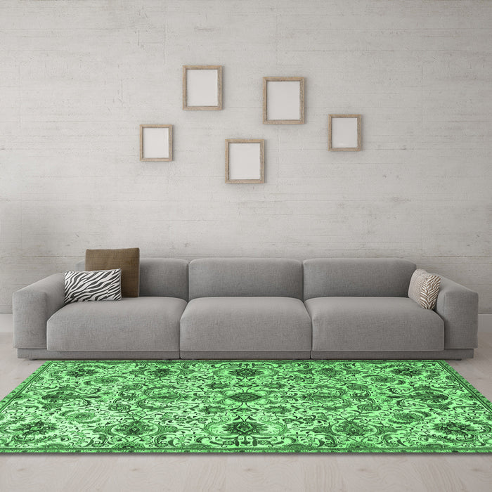 Machine Washable Persian Emerald Green Traditional Area Rugs in a Living Room,, wshtr4295emgrn