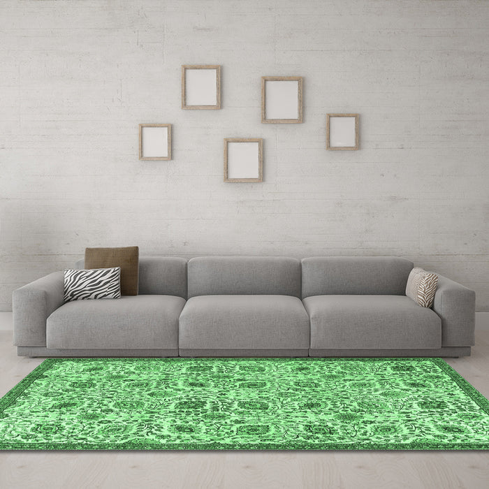 Machine Washable Persian Emerald Green Traditional Area Rugs in a Living Room,, wshtr4298emgrn