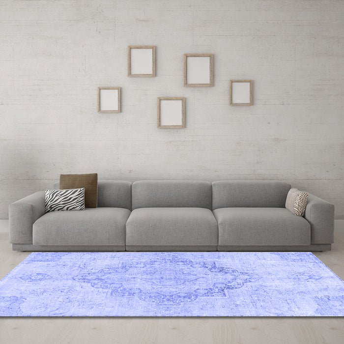 Machine Washable Persian Blue Traditional Rug in a Living Room, wshtr4299blu