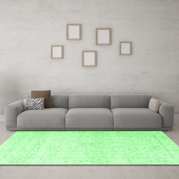 Machine Washable Persian Emerald Green Traditional Area Rugs in a Living Room,, wshtr4303emgrn