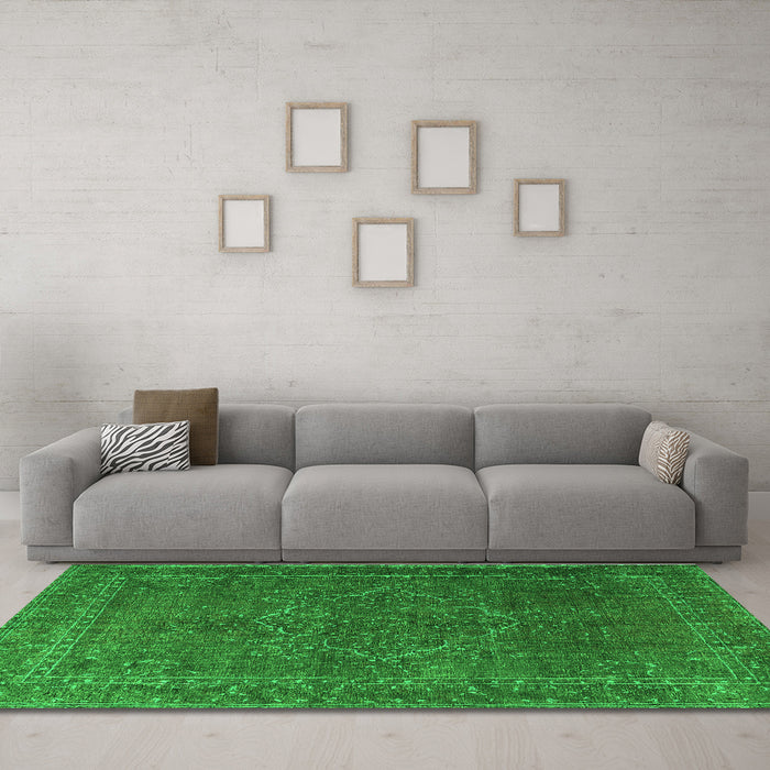 Machine Washable Persian Green Traditional Area Rugs in a Living Room,, wshtr4304grn