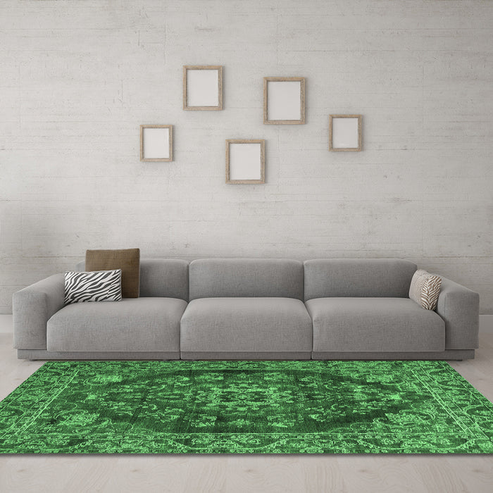 Machine Washable Persian Emerald Green Traditional Area Rugs in a Living Room,, wshtr4308emgrn